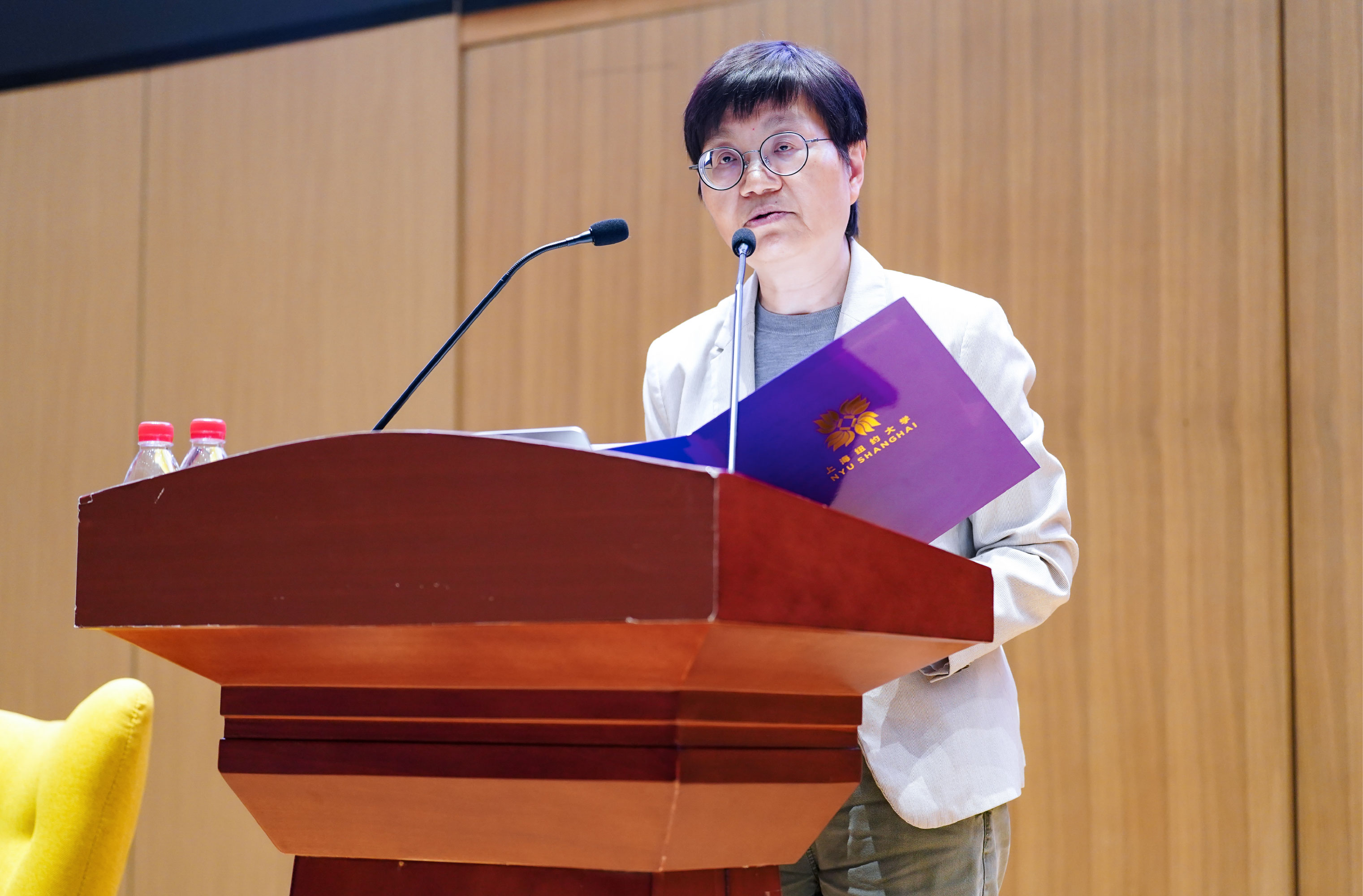 上纽大教务长、全球杰出公共卫生学教授吴蓓主持当晚活动并致辞