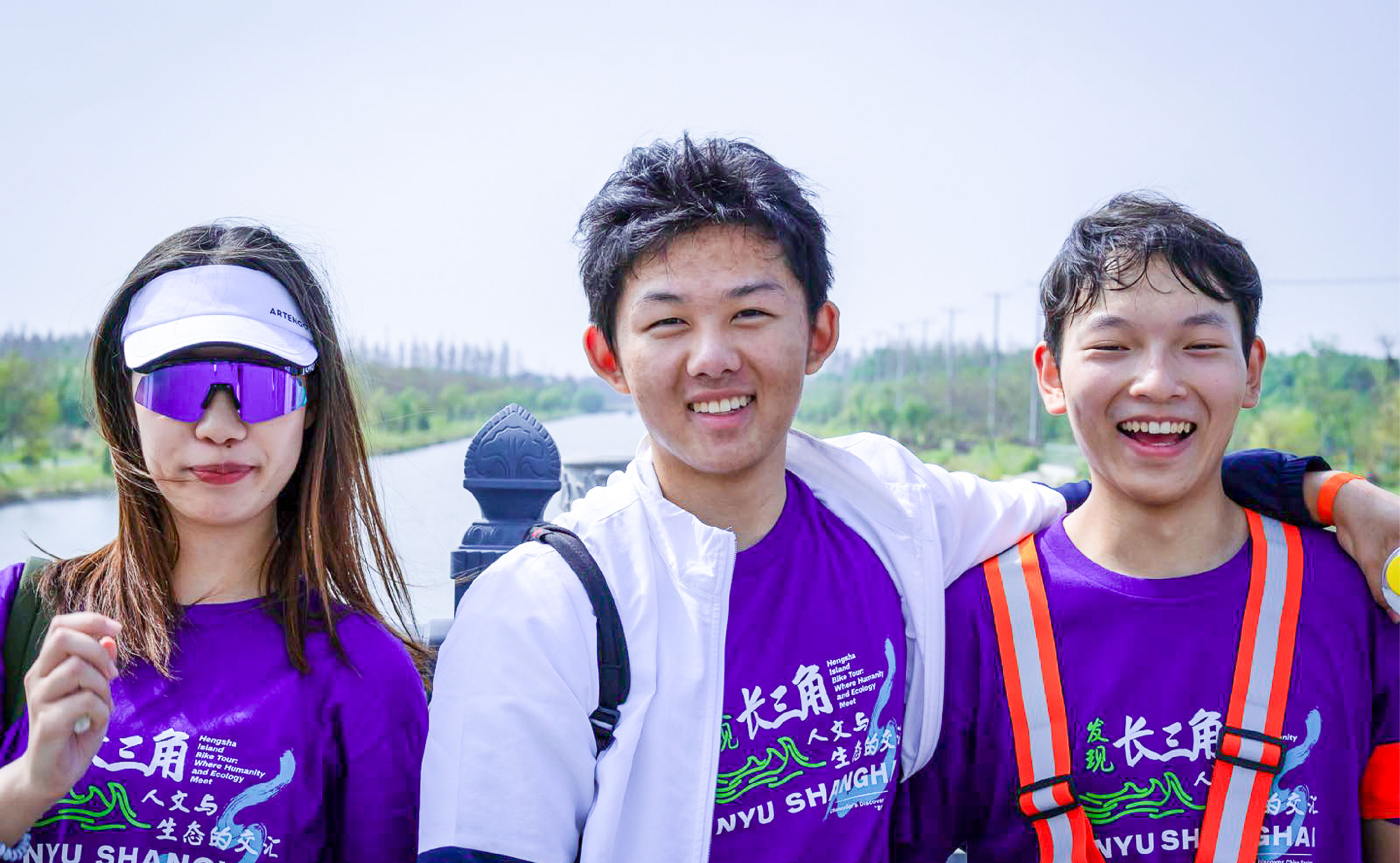 Students Li Jiahang ’27, Li Yukuo ’27, Yang Xuan ’27 pose for a photo along a scenic outlook point on Hengsha Island.