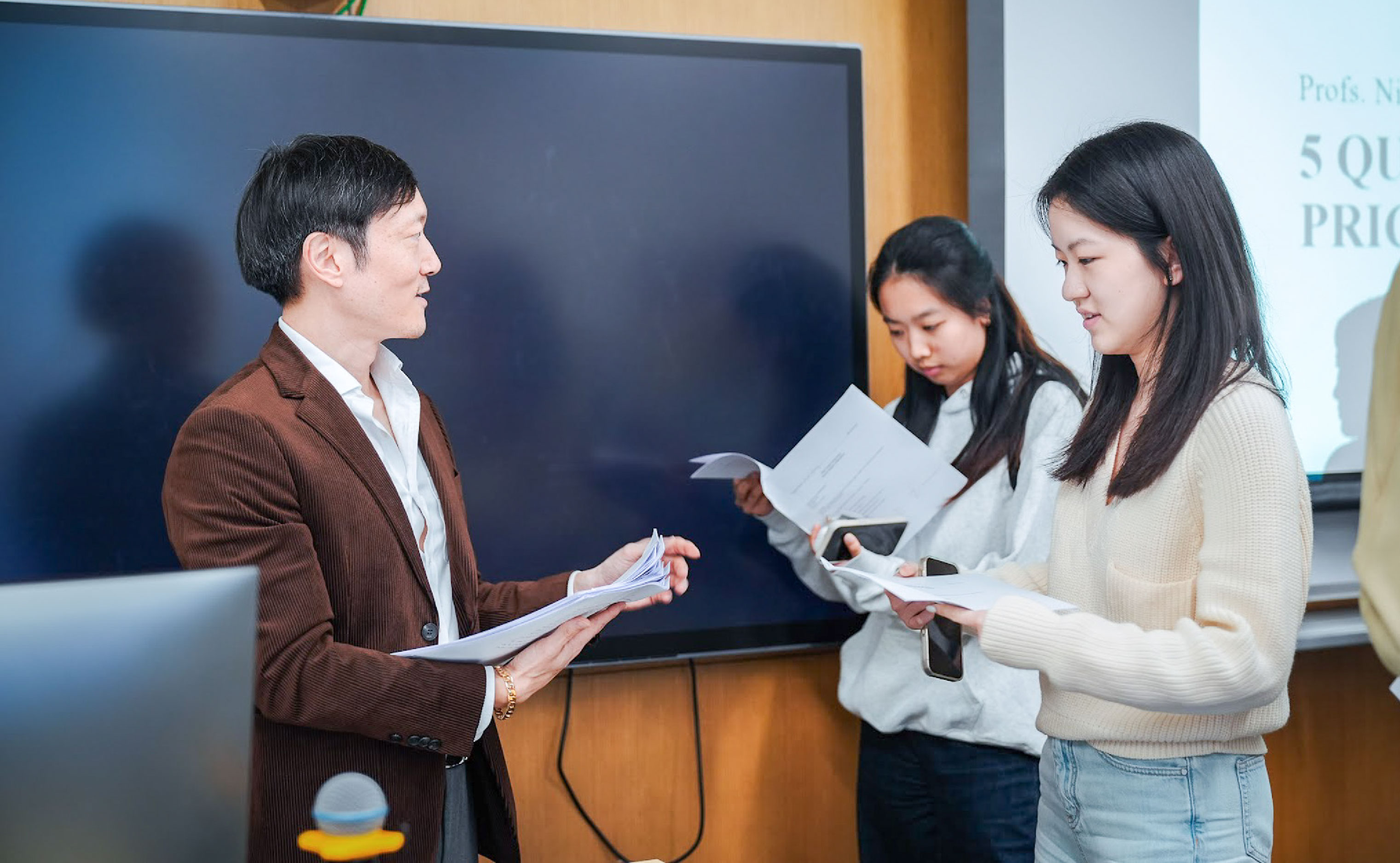 Ray meeting with students