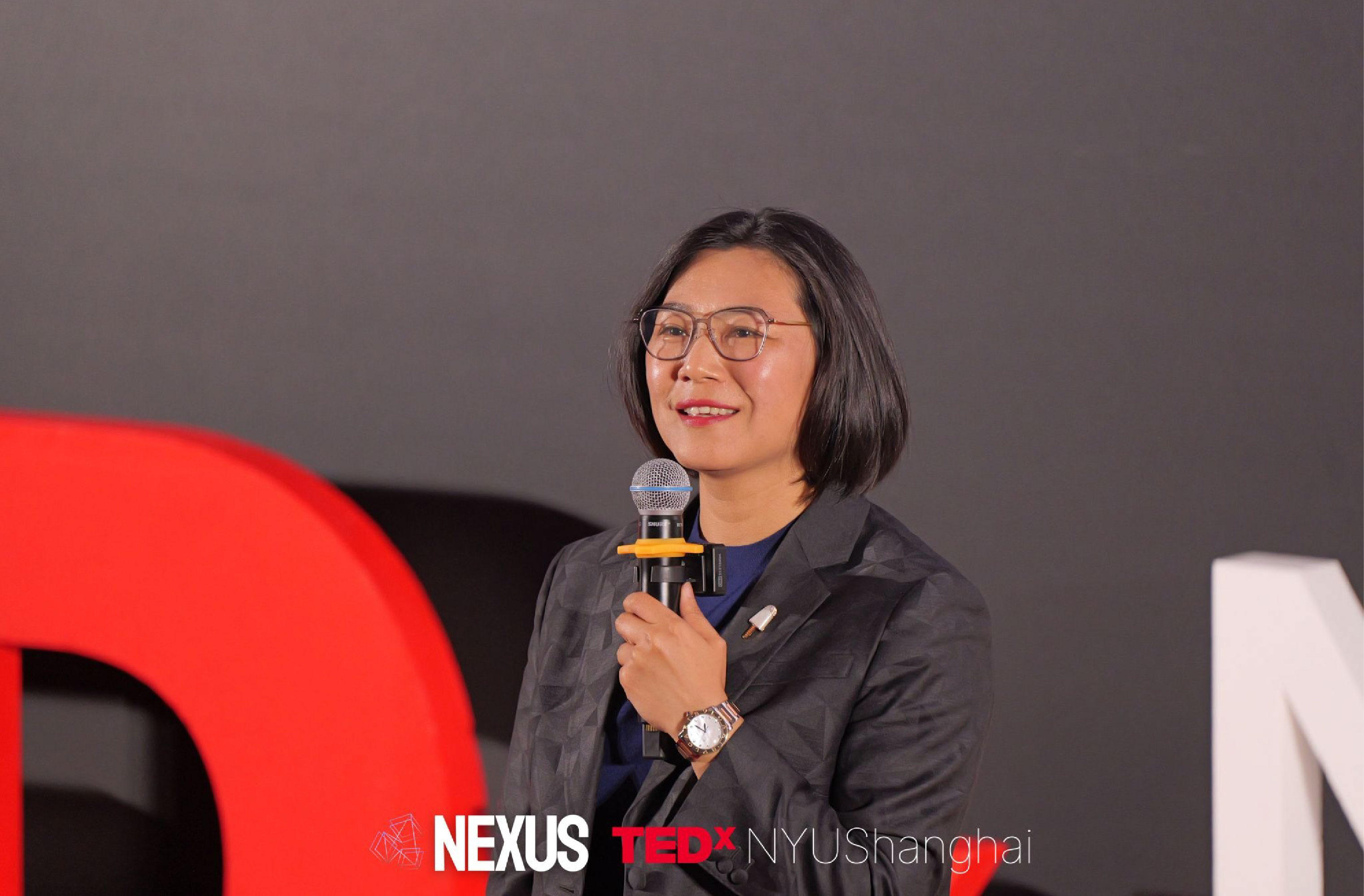 Susan Huang delivering her talk