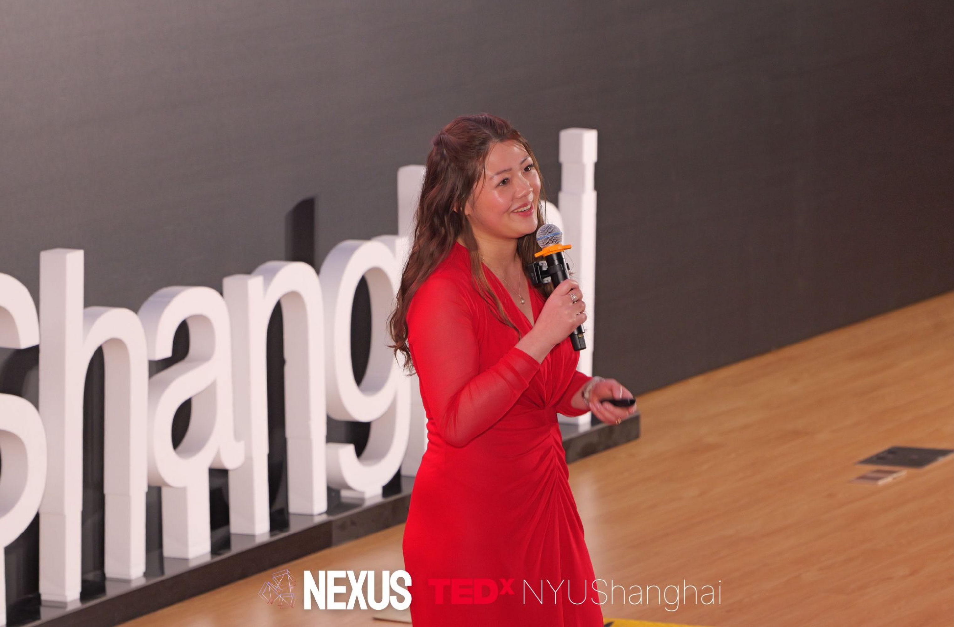 Stephanie Sam delivering her talk 