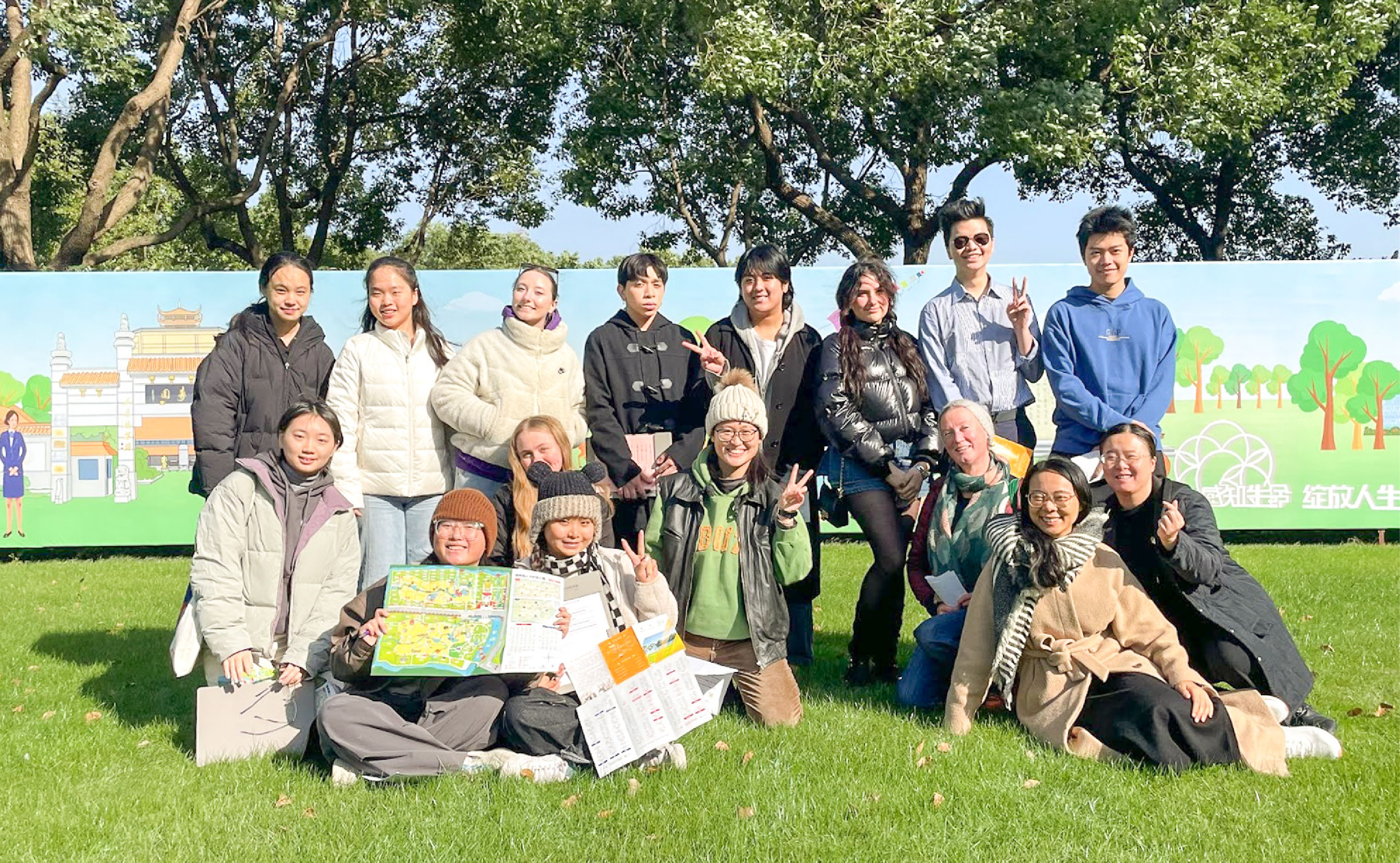 Assistant Professor of Global China Studies Zhang Liangliang (first right) took students for an ethnographic field trip to Fu Shou Yuan Cemetery in Qingpu District in late November. 