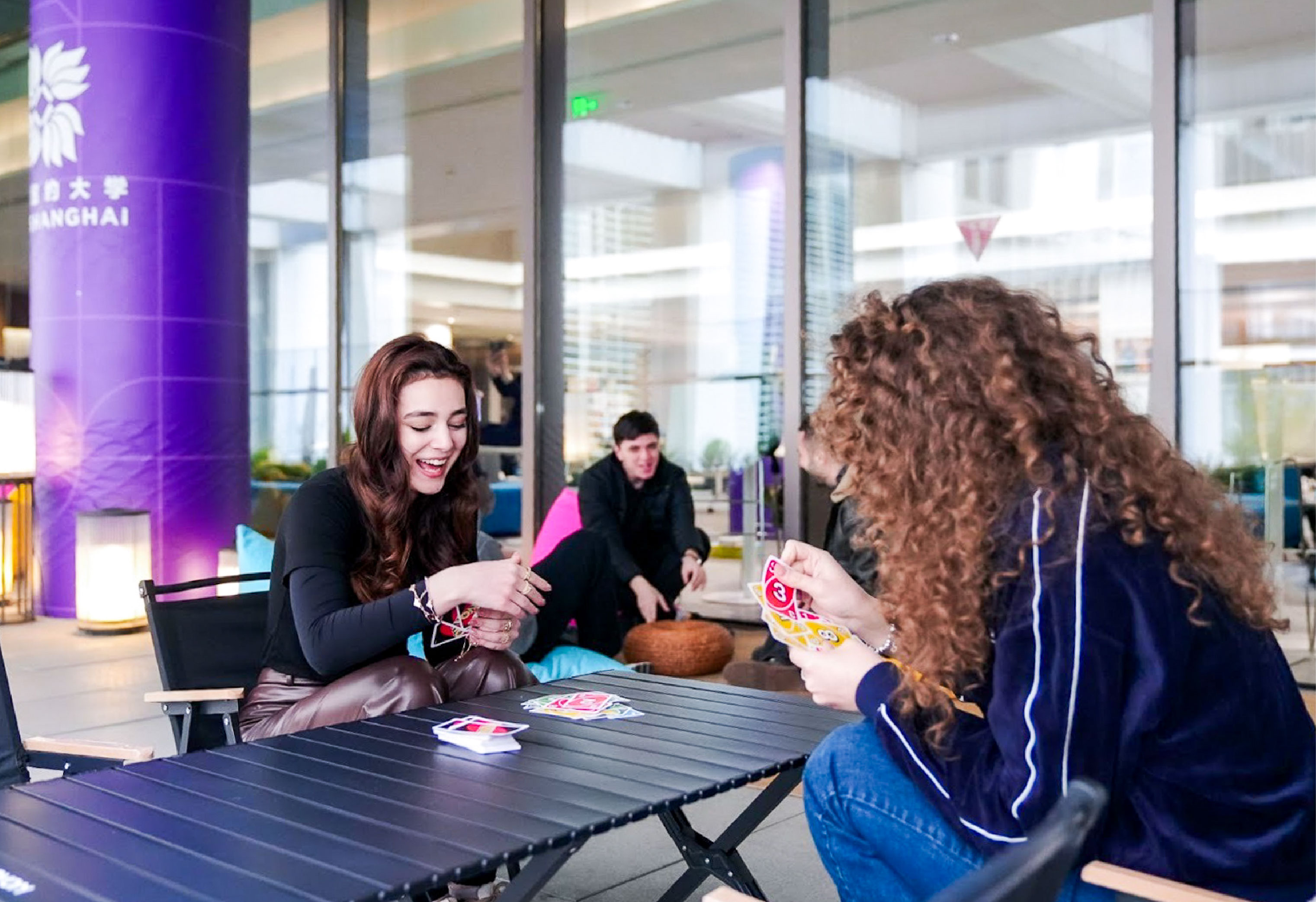 playing uno in the nest