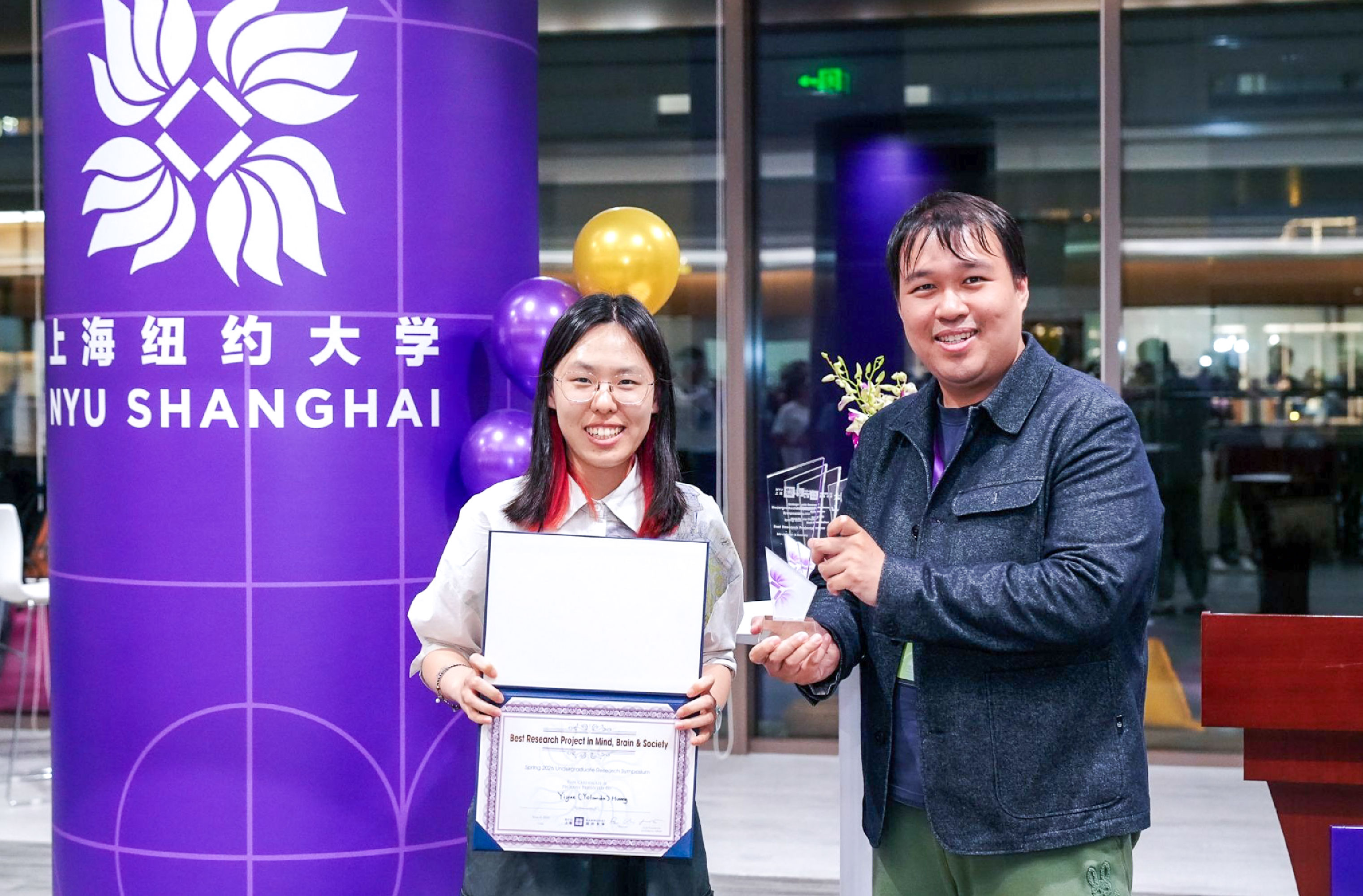 Yolanda Huang Yiyue accepting her award.