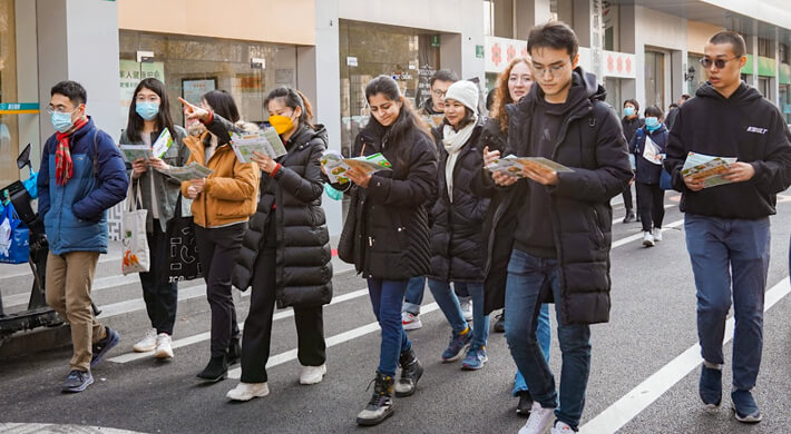 Language and Power Course - Students volunteer at Stepping Stones teaching English