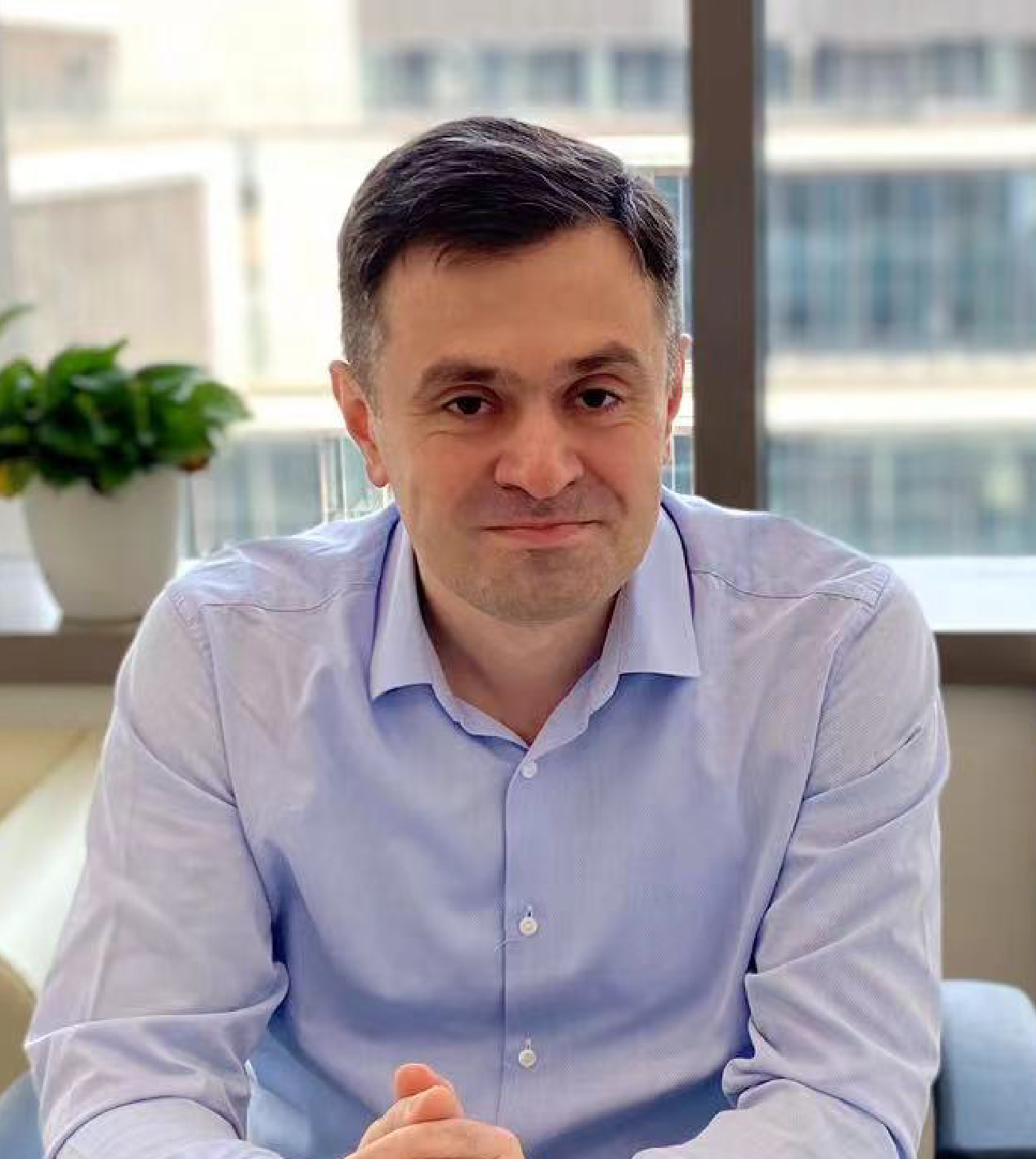 A headshot of Professor Vahagn Nersesyan in his office