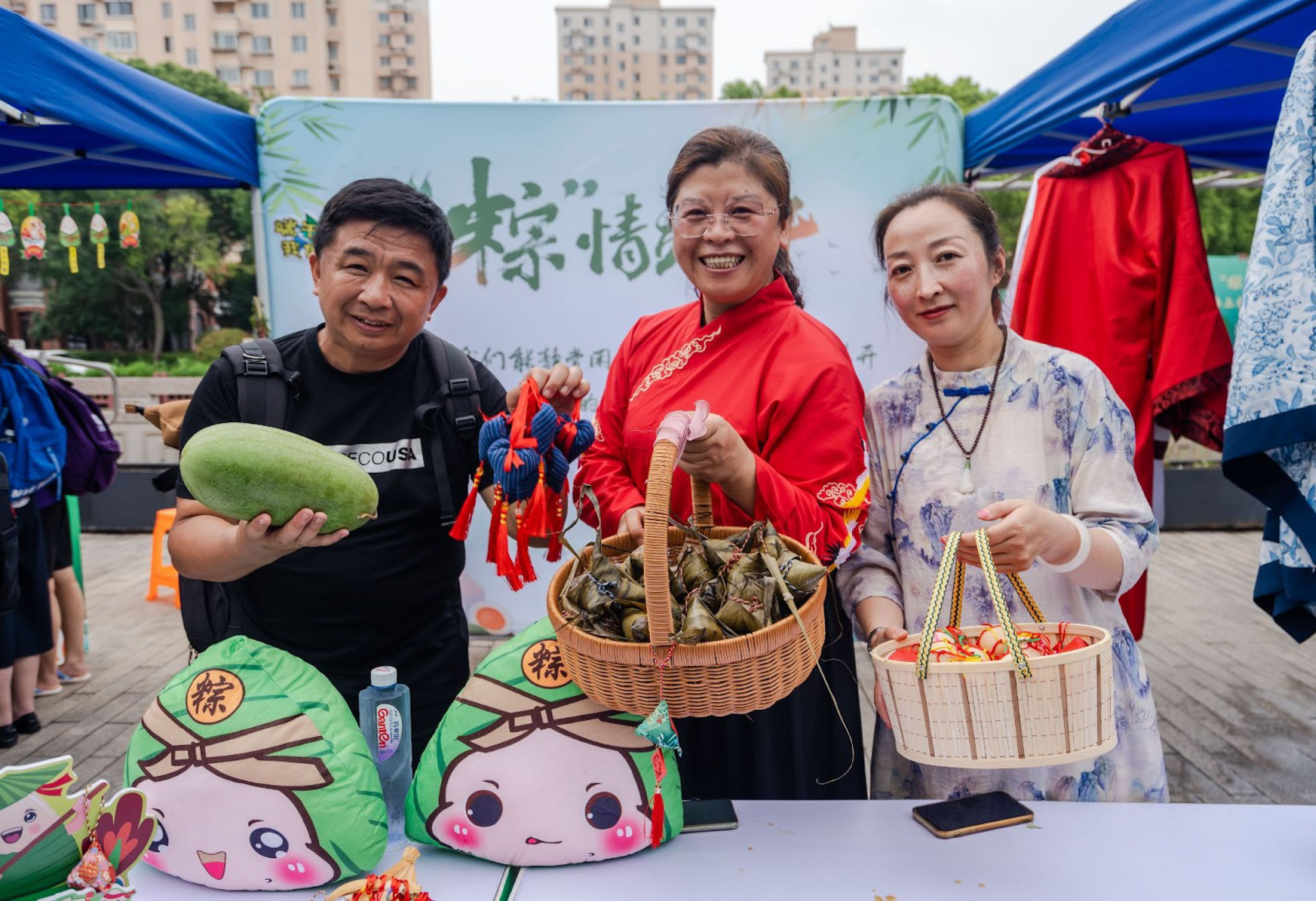 local vendors present their goods: a sanlin yellow melon, a basket of zongzi, and a basket of eggs