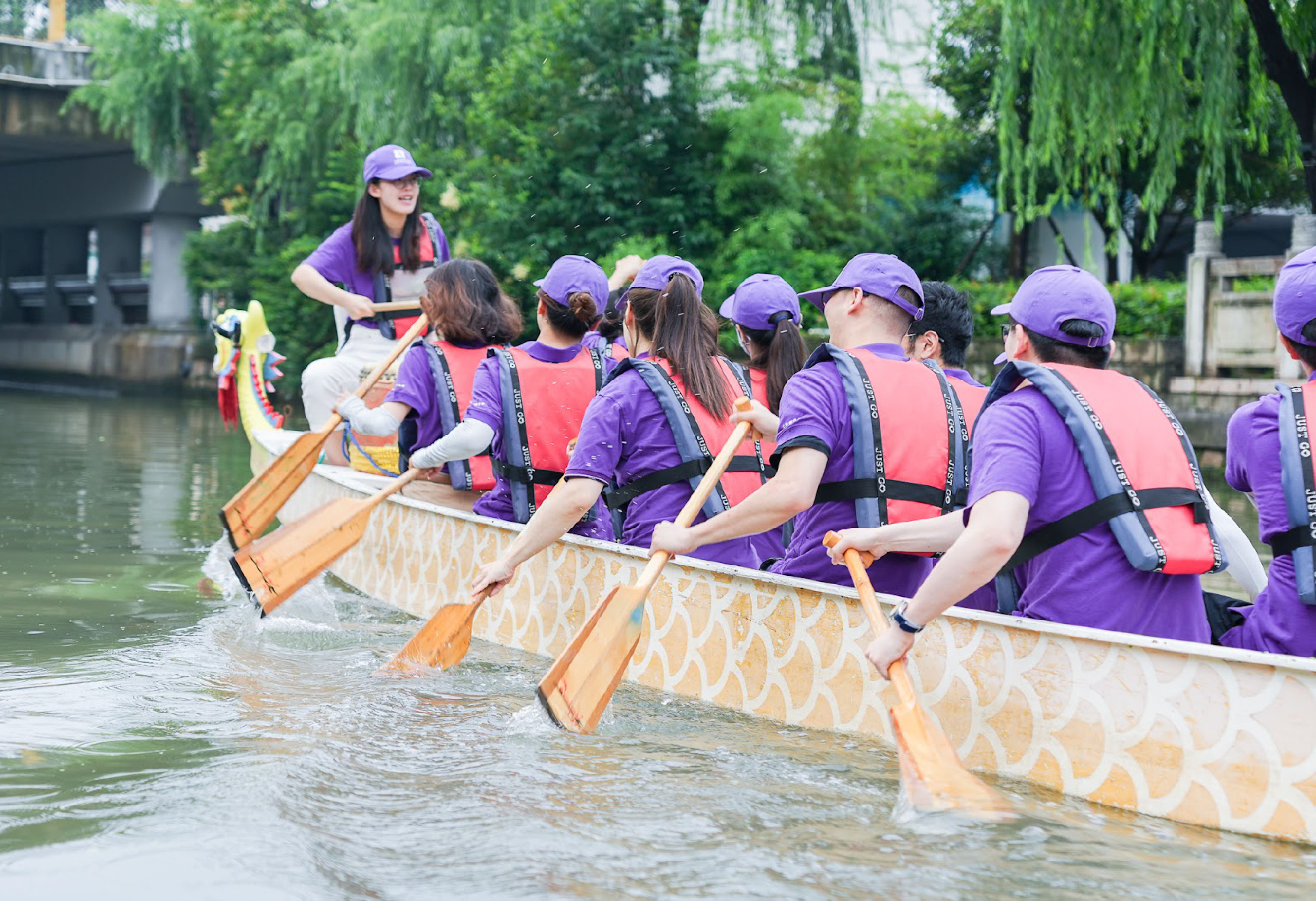 dragon boat rowing takes teamwork
