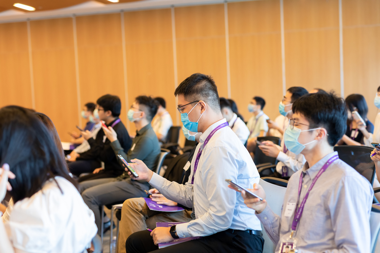 Students wearing masks take quiz on their mobiles