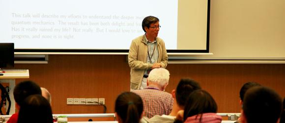 Fanghua Lin giving a lecture