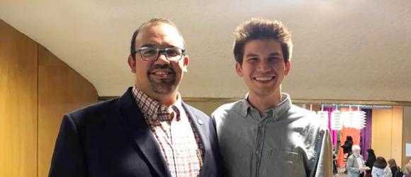  Dr. Joshua M. Paíz with a student