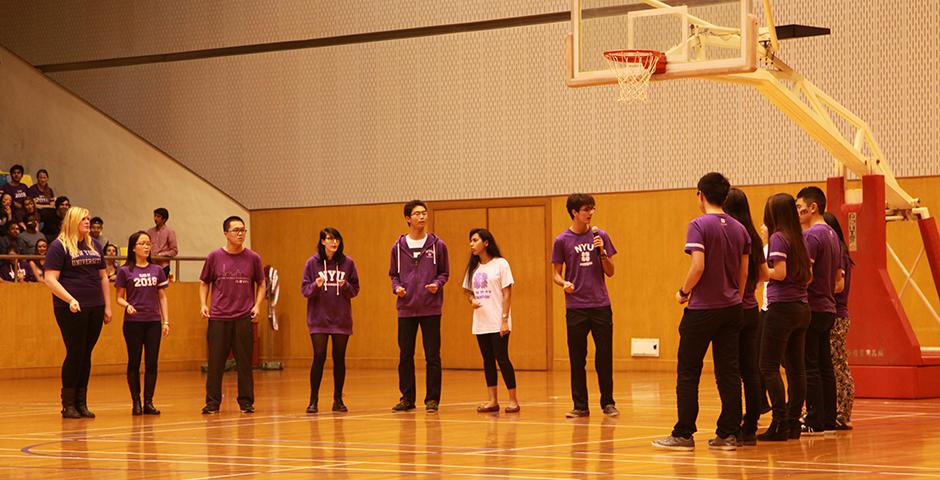 上海纽约大学与耶鲁新加坡大学篮球友谊赛－2014年11月1日。（摄影：Lingyi Liu)