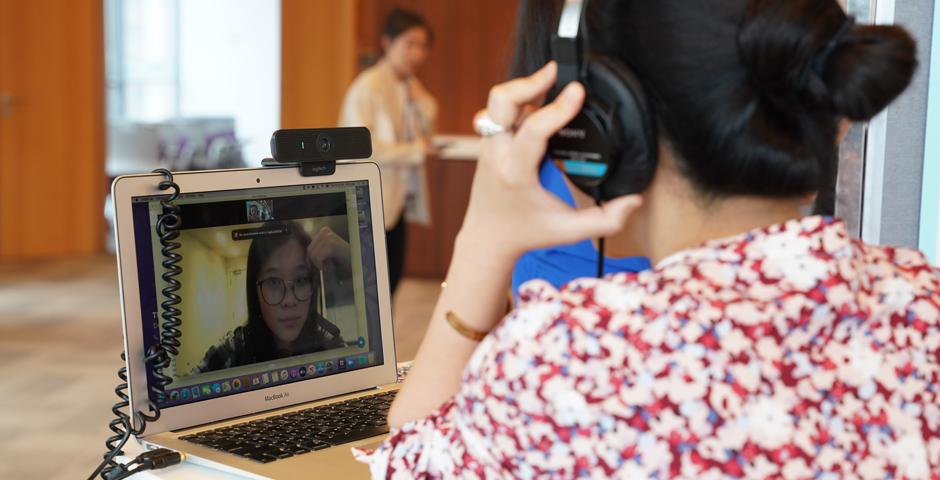 Student researchers studying remotely or currently based at other NYU Global Network campuses gave virtual presentations throughout the Symposium. Here, Chen Yumeng ’23 takes a question about her study analyzing whether spouses who share similar financial risk preferences have higher rates of marital satisfaction.