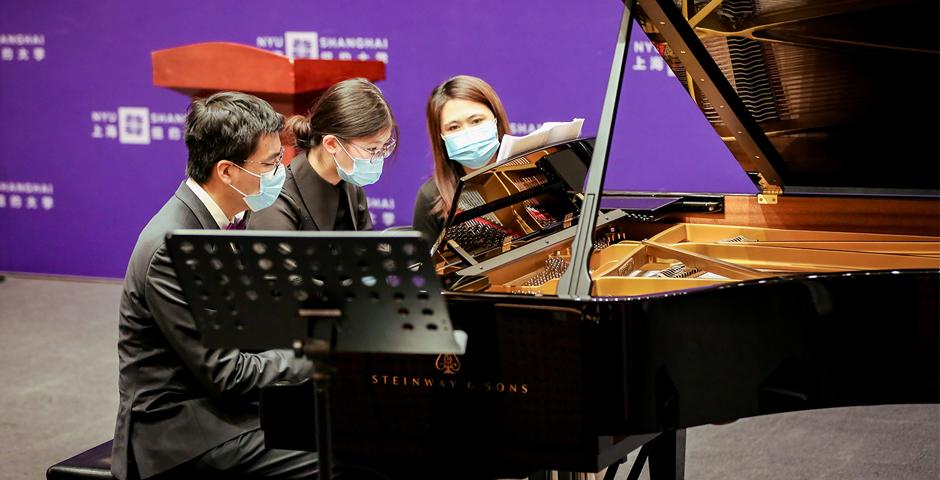 Hu Jinyuan ’25 and Sun Zhuhui &#039;26 performed Igor Stravinsky&#039;s piano duet “Five Easy Pieces.&quot; The two are students in the Art of Music Composition and Performance class, taught by award-winning composer Bright Sheng, Adjunct Instructor of Arts Lishan Xue and Ni Chenkang.