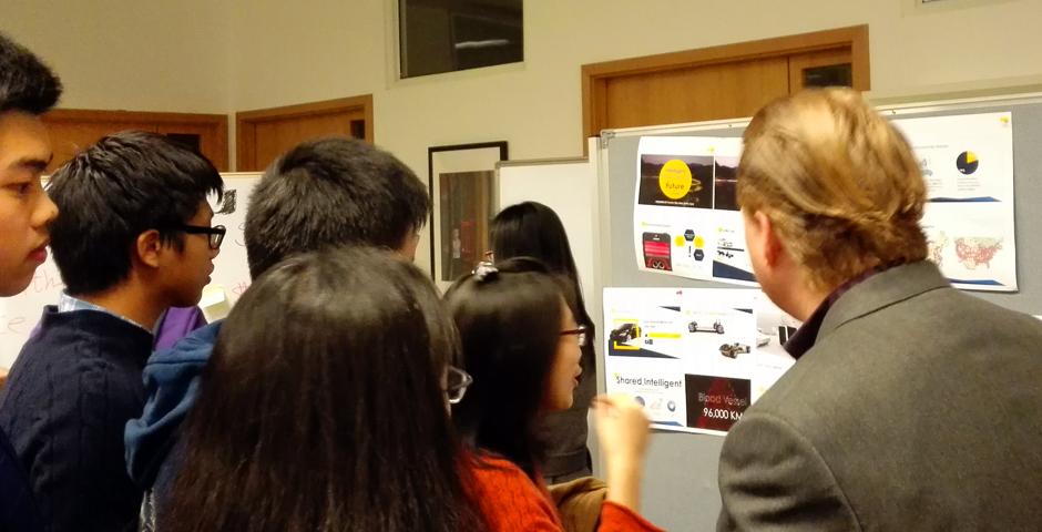 学术英语项目（EAP）的学生在12月12日举办了期末秀，通过商业方案、视频及海报的方式向观众们表达个人想法，汇报一学期以来的学习成果。（摄影：NYU Shanghai）