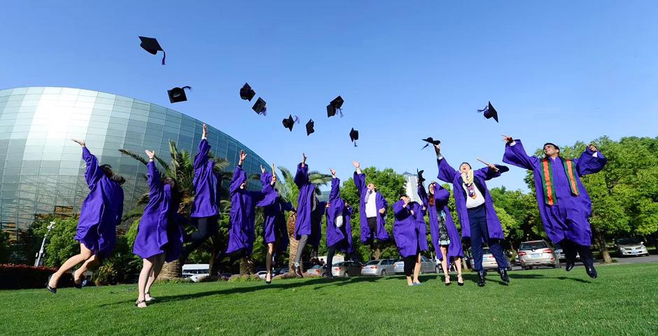 NYU Shanghai's Class of 2018 were honored at a commencement ceremony held at the Shanghai Oriental Arts Center. （Photo by: NYU Shanghai）