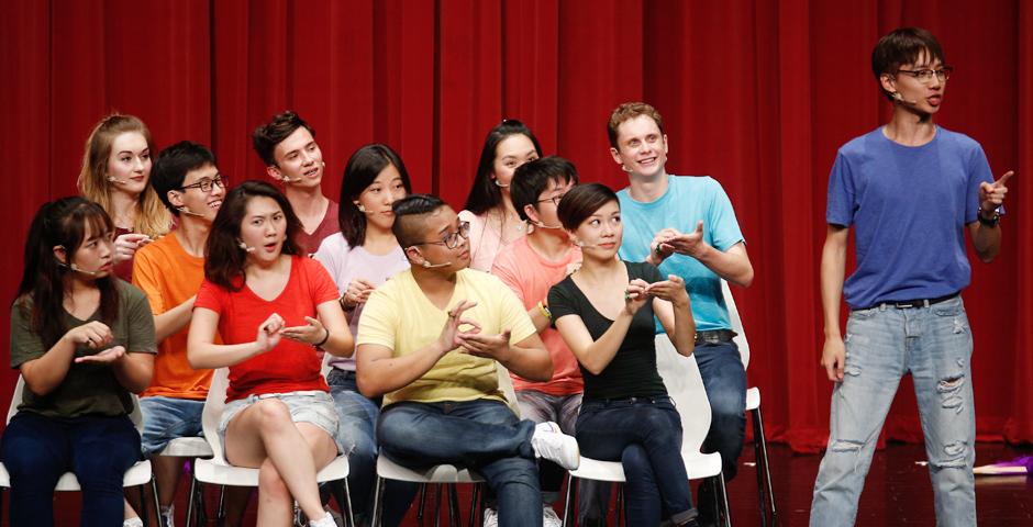 9月9日，在喜马拉雅艺术中心，为时90分钟的音乐剧活力上演。12位同学穿着12种不同颜色的T恤，洒脱热情地用一场Reality Show歌舞音乐剧呈现了上海纽约大学的“校园万象”。（摄影：NYU Shanghi）