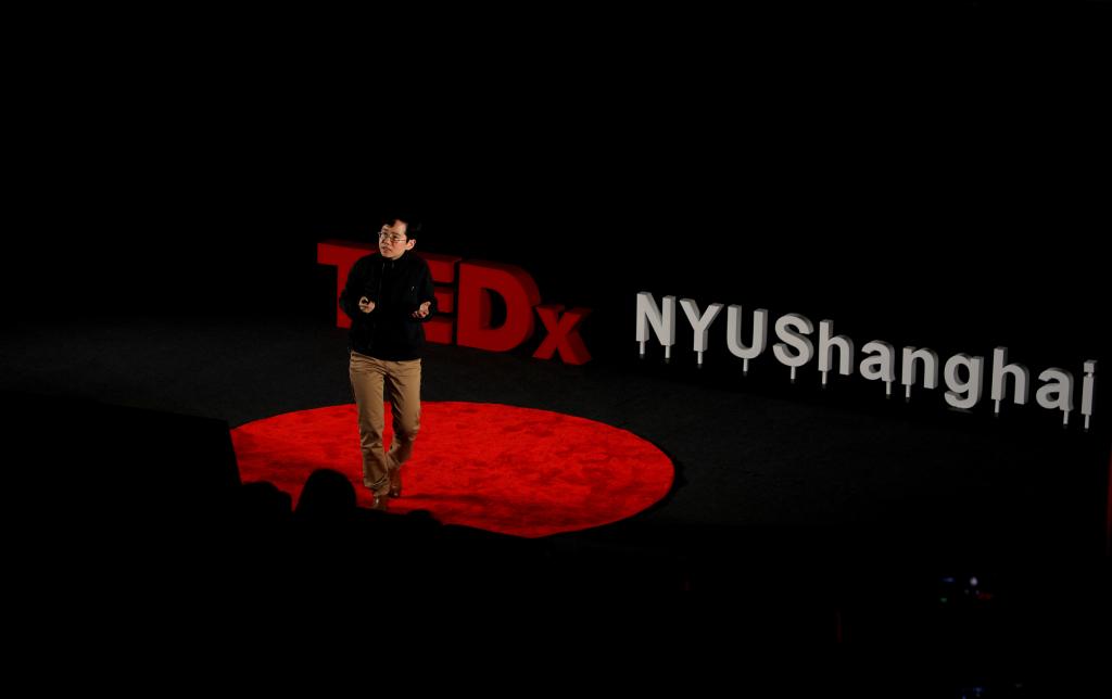 Yin Jie, Associate Professor at the School of Philosophy and Center for Biomedical Ethics at Fudan University, spoke about the close links between the distribution of healthcare resources and social injustice in times of coronavirus. “Justice is one of the core values that contribute to human well-being,” Yin told listeners, encouraging them to look beyond simple statistics like vaccine delivery numbers.