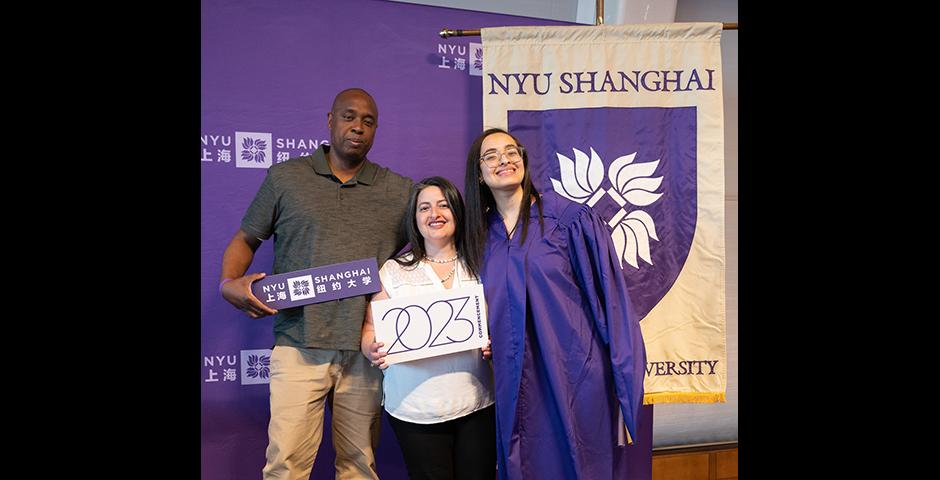 Celebrating at reception for NYU Shanghai Class of 2023. ©Myaskovsky: Courtesy of NYU Photo Bureau