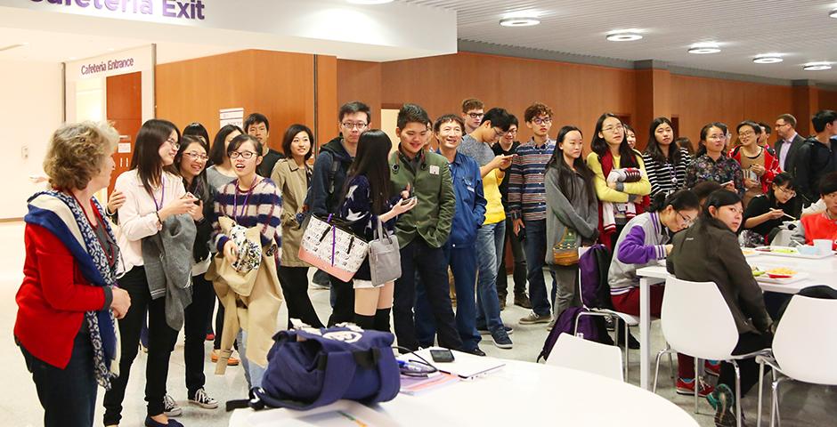 由上海纽约大学共青团委主办的校园“十大歌手”预选赛于11月9日至13日在上海纽约大学举行。（摄影：胡文倩）