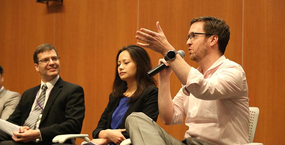 NYU Shanghai's first-ever graduate school panel featured faculty and professionals who provided advice on applying to and attending graduate programs in law, medical, business, and research doctorates. This was followed by a mixer, where panelists and students mingled and chatted. April 24, 2015. (Photo by Fred Wu)