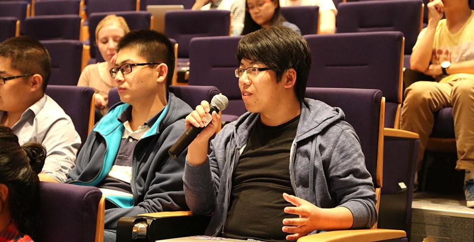 NYU Shanghai's first-ever graduate school panel featured faculty and professionals who provided advice on applying to and attending graduate programs in law, medical, business, and research doctorates. This was followed by a mixer, where panelists and students mingled and chatted. April 24, 2015. (Photo by Fred Wu)