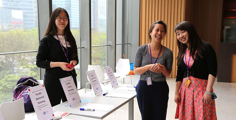 NYU Shanghai's first-ever graduate school panel featured faculty and professionals who provided advice on applying to and attending graduate programs in law, medical, business, and research doctorates. This was followed by a mixer, where panelists and students mingled and chatted. April 24, 2015. (Photo by Fred Wu)