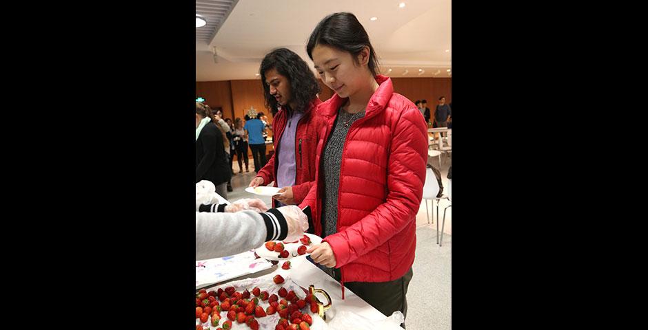 NYU Shanghai students kicked off the Spring 2015 semester with a variety of fruits at the official Welcome Back Mixer. January 26, 2015. (Photo by Sunyi Wang)
