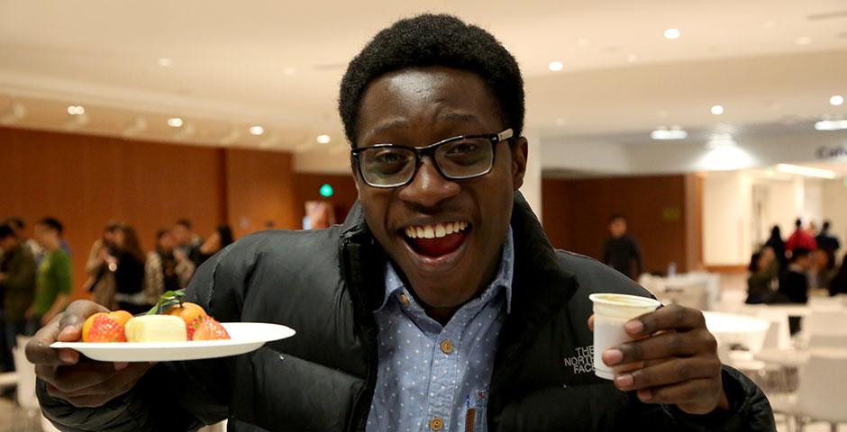 NYU Shanghai students kicked off the Spring 2015 semester with a variety of fruits at the official Welcome Back Mixer. January 26, 2015. (Photo by Sunyi Wang)