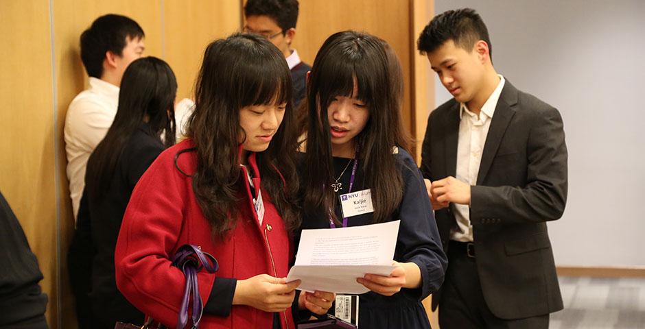 The NYU Alumni Executive Mentor Program, which pairs alumni mentors with current NYU Shanghai students for professional development, launches its inaugural year with a kick-off dinner. Jeff Lehman, Vice Chancellor of NYU Shanghai, praised the participants in their collaboration to improve linkages across the NYU global community. January 29, 2015. (Photo by Annie Seaman)