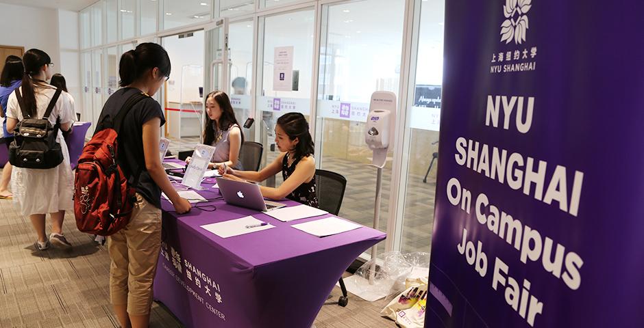 On-campus job and involvement fair on August 29, 2015. (Photo by Mei Wu)
