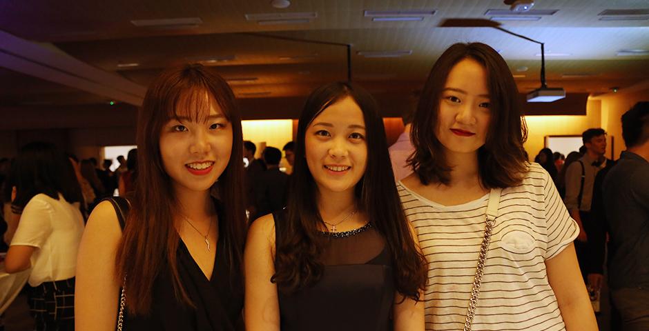 2015年8月29日傍晚，上海纽约大学学生举行爵士之夜活动，中国学生与外国学生互相交流，认识彼此。 (摄影：Dylan J Crow)