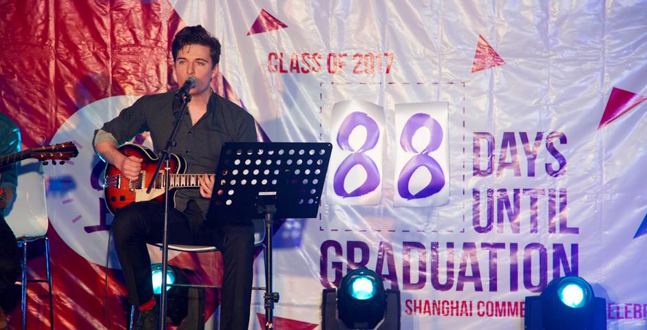 3月2日晚，在一片欢歌笑语中，上海纽约大学启动了首届本科生毕业典礼的88天倒计时活动！
