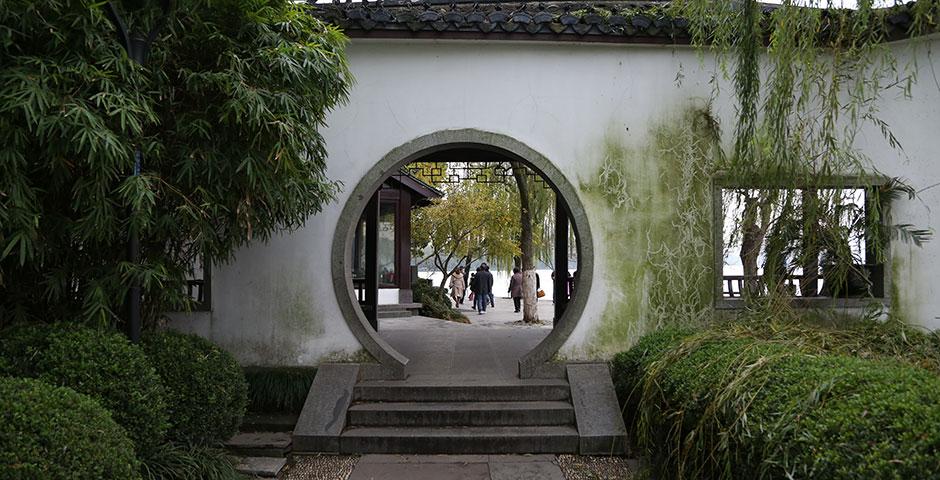 NYU Shanghai students explore the scenery of Hangzhou over Thanksgiving break. November 28, 2014. (Photo by Dylan J Crow)