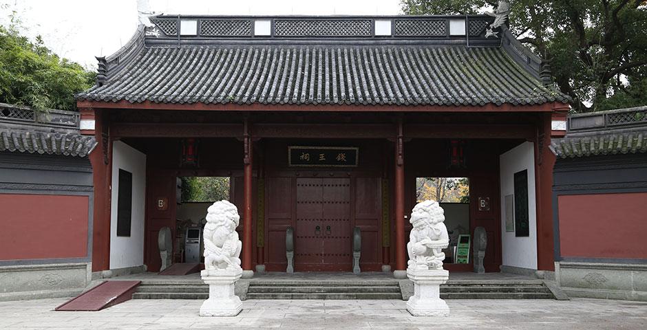 NYU Shanghai students explore the scenery of Hangzhou over Thanksgiving break. November 28, 2014. (Photo by Dylan J Crow)