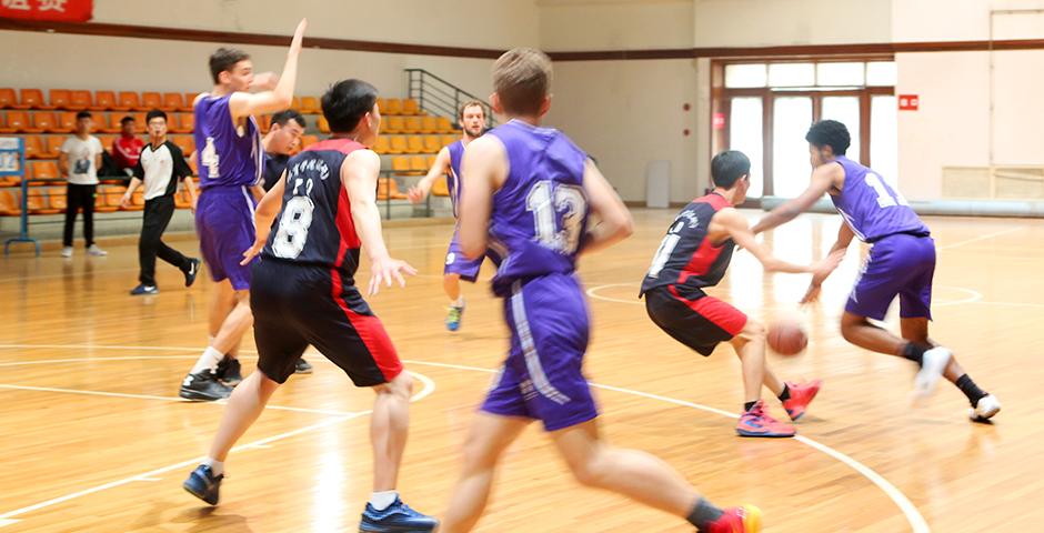 The NYU Shanghai Men's basketball team went toe to toe with Shanghai Normal University on March 5, with the game rallying to a tie at 74-74. (Photo by: Annie Seaman)