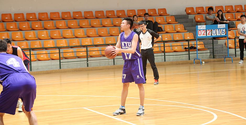 The NYU Shanghai Men's basketball team went toe to toe with Shanghai Normal University on March 5, with the game rallying to a tie at 74-74. (Photo by: Annie Seaman)