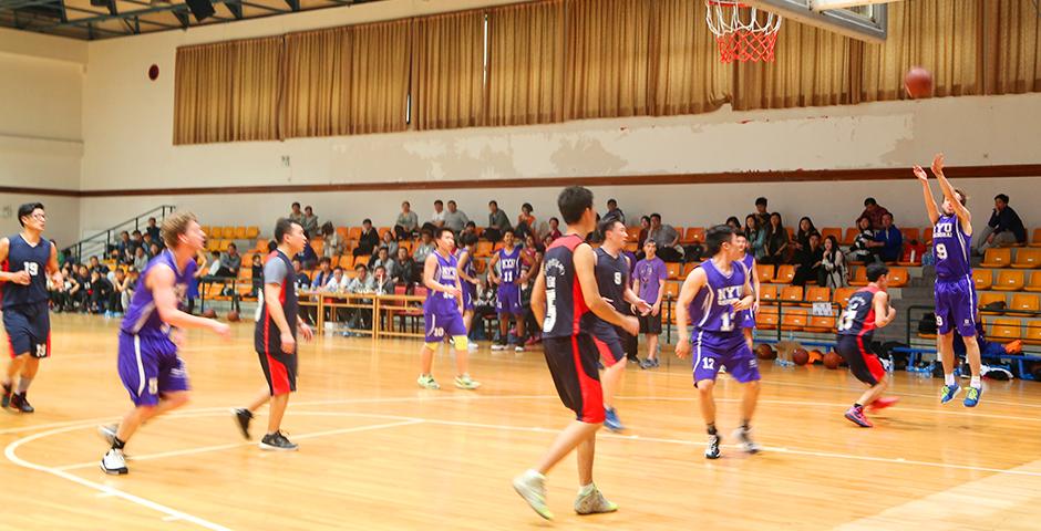 The NYU Shanghai Men's basketball team went toe to toe with Shanghai Normal University on March 5, with the game rallying to a tie at 74-74. (Photo by: Annie Seaman)