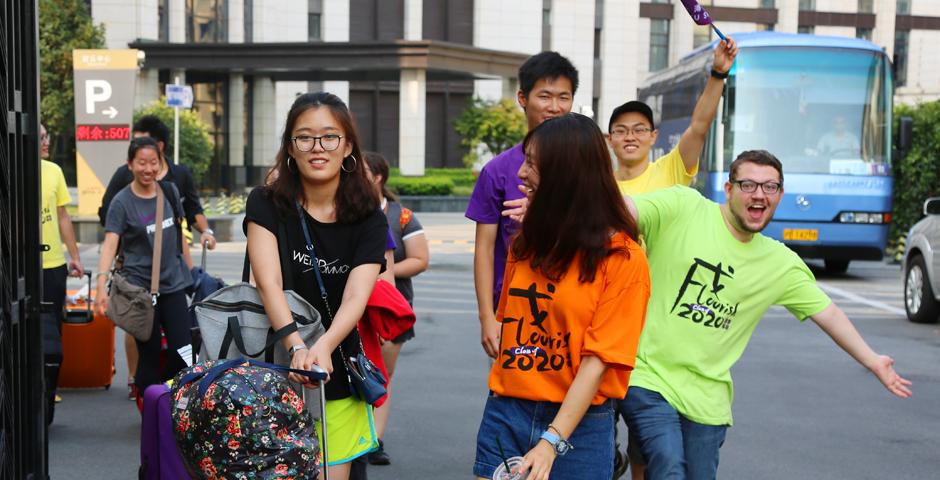 来自39个国家的学生今天搬入宿舍，开启了他们在上海纽约大学的新旅程。2020届新生，欢迎来到你们的新家！（摄影：Shikhar Sakhuja）
