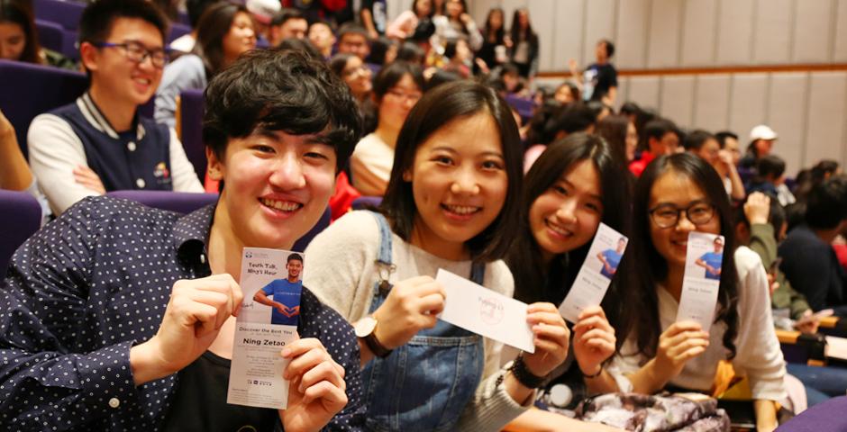 10月21日，宁泽涛冒雨来到上海纽约大学，与300名同学对话交流。“善是一种美的表现”，宁泽涛助力在场的每一位年轻追梦人，“让我们通过给与和帮助别人，让自己成为美的人！”（摄影：胡文倩）
