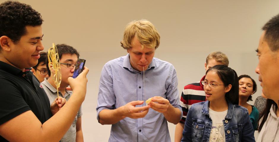 NYU Shanghai students learned the Chinese folk art of sugar painting, a craft which uses melted sugar to create traditional animal and plant figures. Two Shanghainese sugar artists instructed students at the October 26 event. (Photo by: Wenqian Hu)