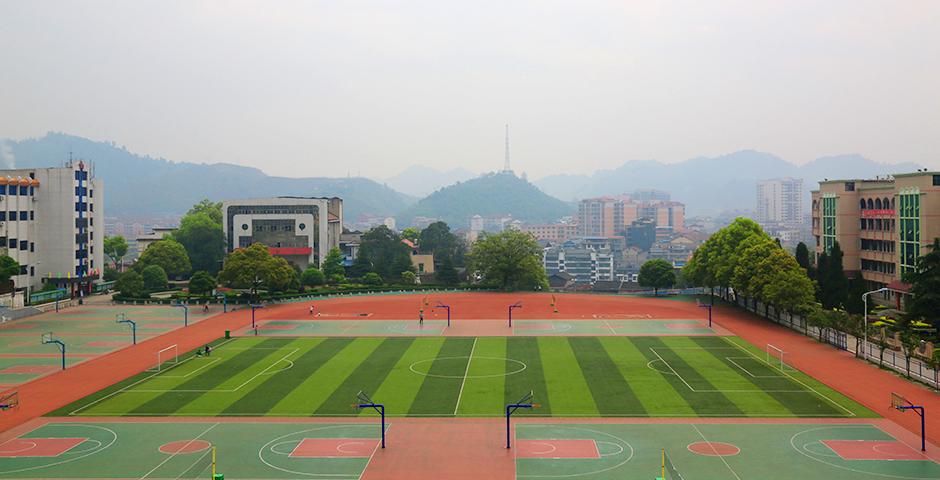 Twelve students from NYU Shanghai visited Hunan Province under a Dean’s Service Scholar (DSS) trip for rural education work during March. NYU Shanghai students used project-based methods to present English lessons at the Suining No. 1 High School. (Photos by: Shikhar Sakhuja)