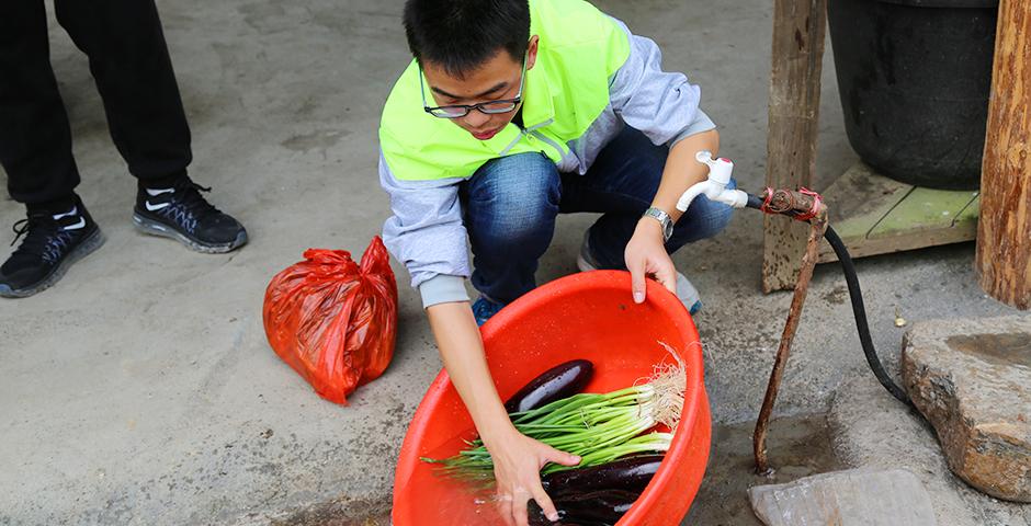 Twelve students from NYU Shanghai visited Hunan Province under a Dean’s Service Scholar (DSS) trip for rural education work during March. NYU Shanghai students used project-based methods to present English lessons at the Suining No. 1 High School. (Photos by: Shikhar Sakhuja)