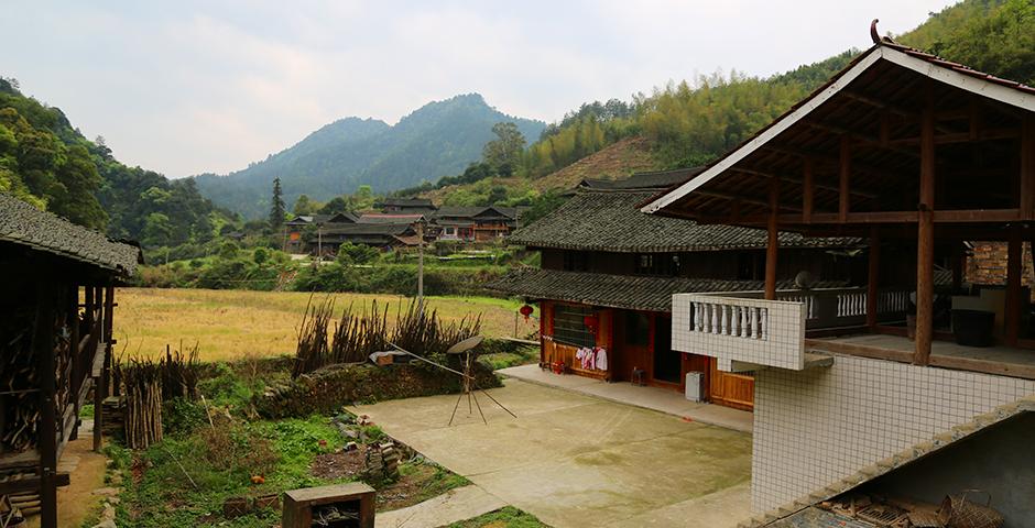 Twelve students from NYU Shanghai visited Hunan Province under a Dean’s Service Scholar (DSS) trip for rural education work during March. NYU Shanghai students used project-based methods to present English lessons at the Suining No. 1 High School. (Photos by: Shikhar Sakhuja)