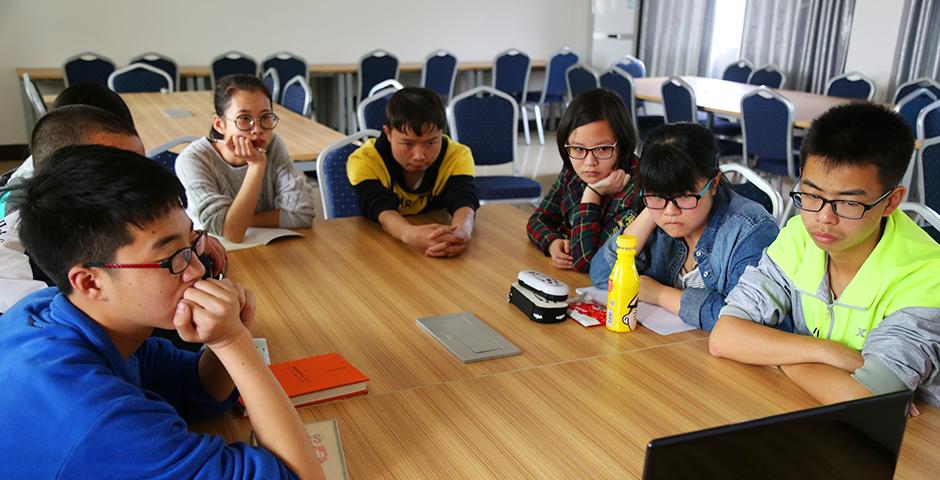 Twelve students from NYU Shanghai visited Hunan Province under a Dean’s Service Scholar (DSS) trip for rural education work during March. NYU Shanghai students used project-based methods to present English lessons at the Suining No. 1 High School. (Photos by: Shikhar Sakhuja)