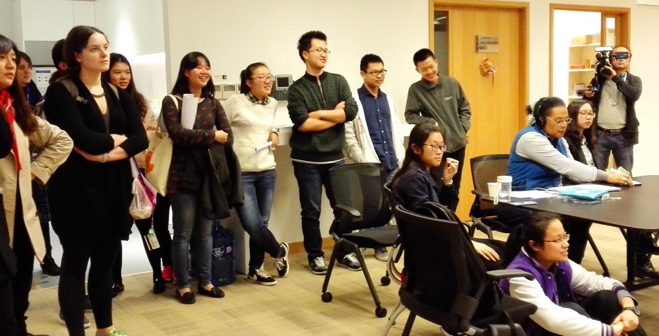 学术英语项目（EAP）的学生在12月12日举办了期末秀，通过商业方案、视频及海报的方式向观众们表达个人想法，汇报一学期以来的学习成果。（摄影：NYU Shanghai）