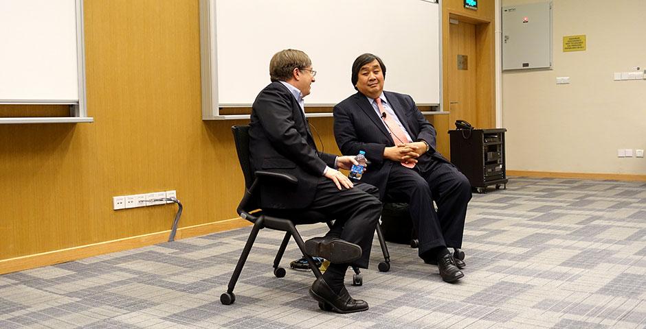 Former Legal Adviser of the US Department of State Harold Koh and NYU Shanghai Vice Chancellor Jeffrey Lehman discuss law school and whom they believe it is appropriate for. March 12, 2015. (Photo by Sally Ni)