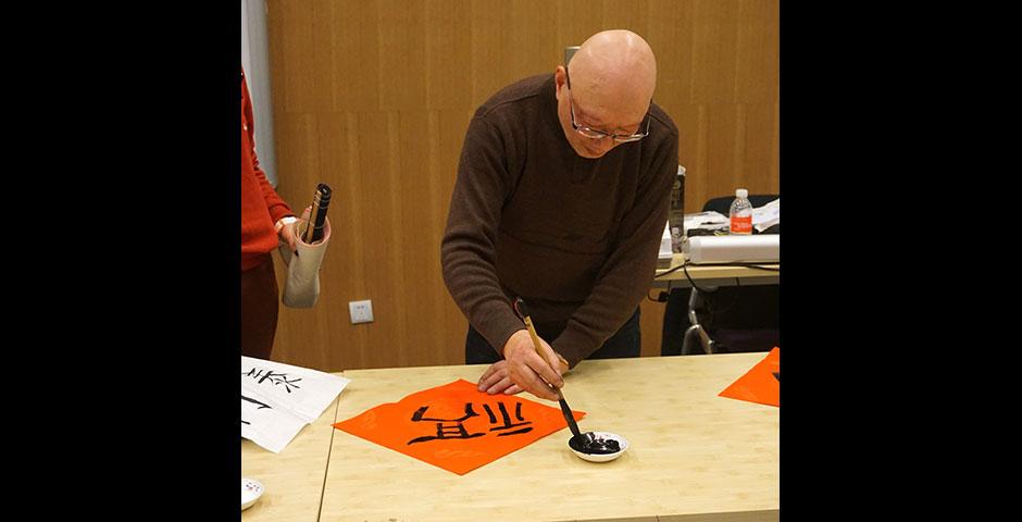 Students prepare for the Year of the Sheep with Chinese New Year writings. February 13, 2015. (Photo by Mei Wu)