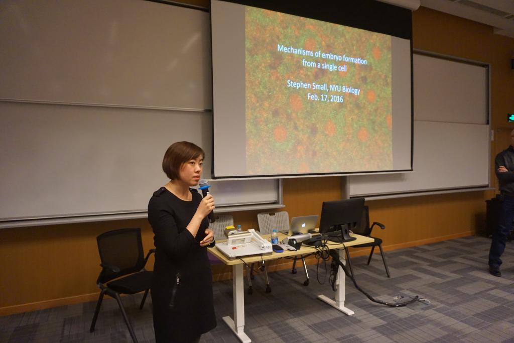 Professor Stephen Small discussed the molecular mechanisms in gene expression on February 17. (Photo by: Miki (Bin) Xue)