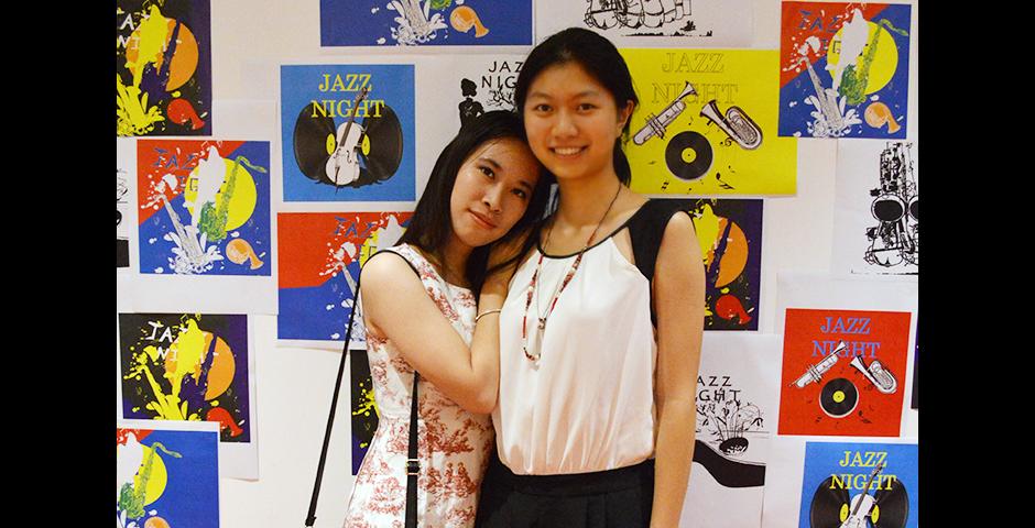 2015年8月29日傍晚，上海纽约大学学生举行爵士之夜活动，中国学生与外国学生互相交流，认识彼此。  (摄影：沈指峰)